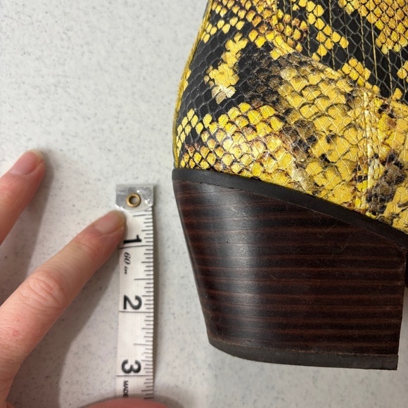 Sam Edelman Winona Leather Yellow Snakeskin Booties 8 - Picture 11 of 12